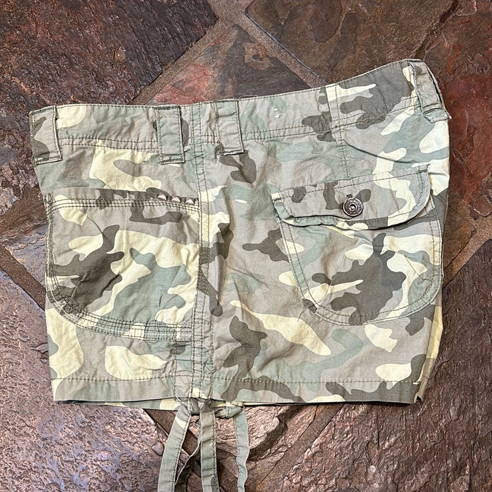 3/$20 Slimic Camo Shorts - Picture 4 of 9